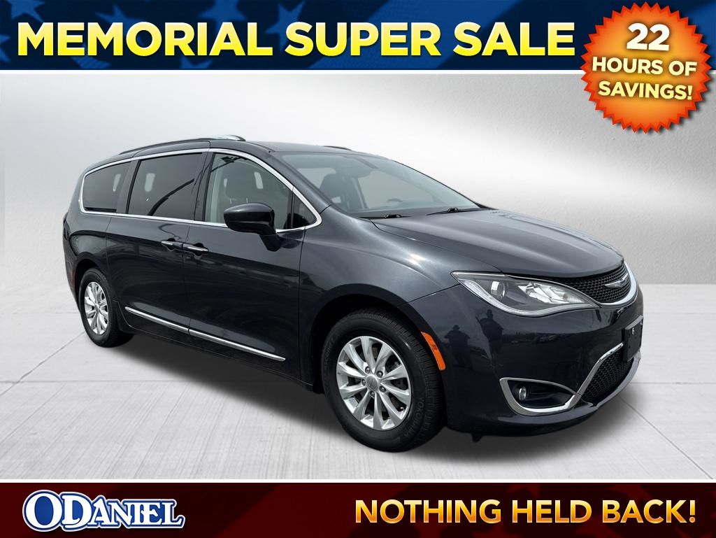 2020 Chrysler Pacifica Touring L's photo