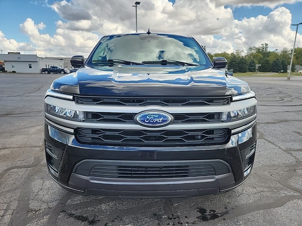 2024 Ford Expedition XLT photo 2