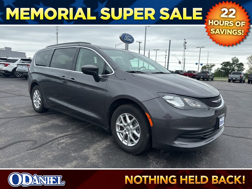 2020 Chrysler Voyager LXI's photo