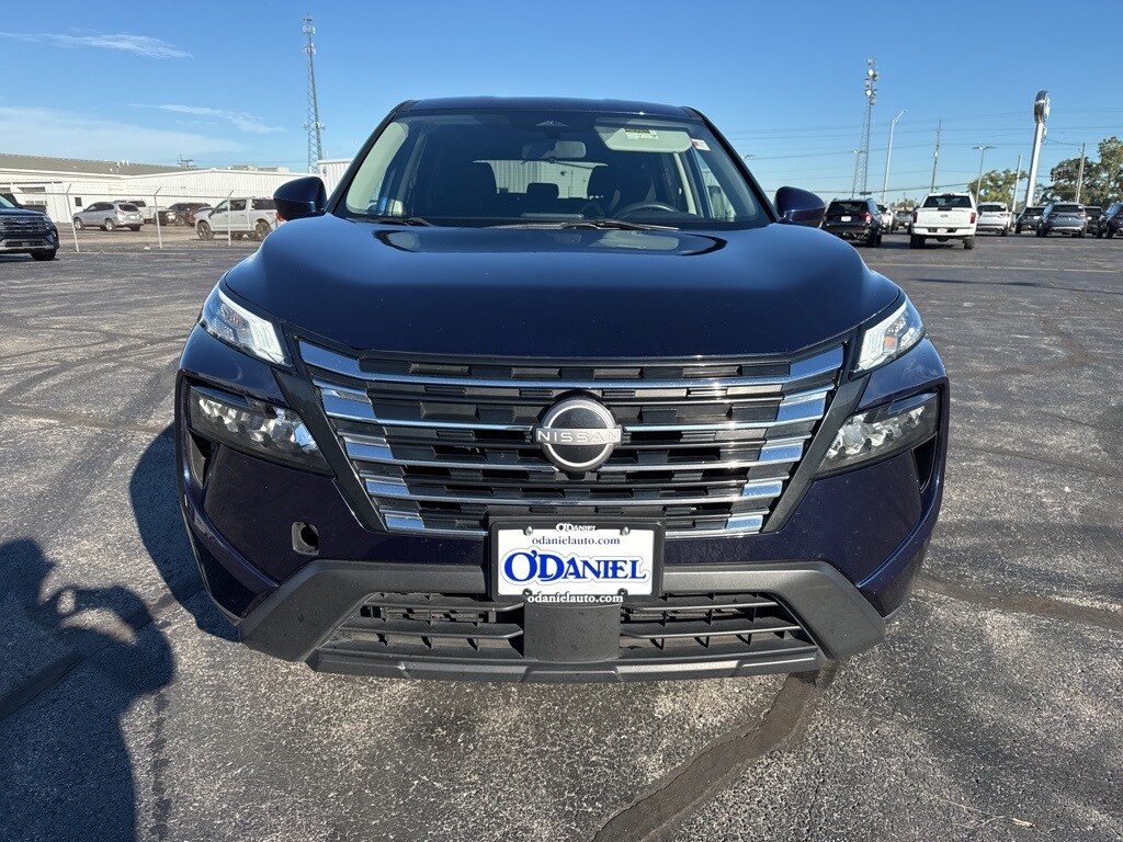 2024 Nissan Rogue SV photo 2