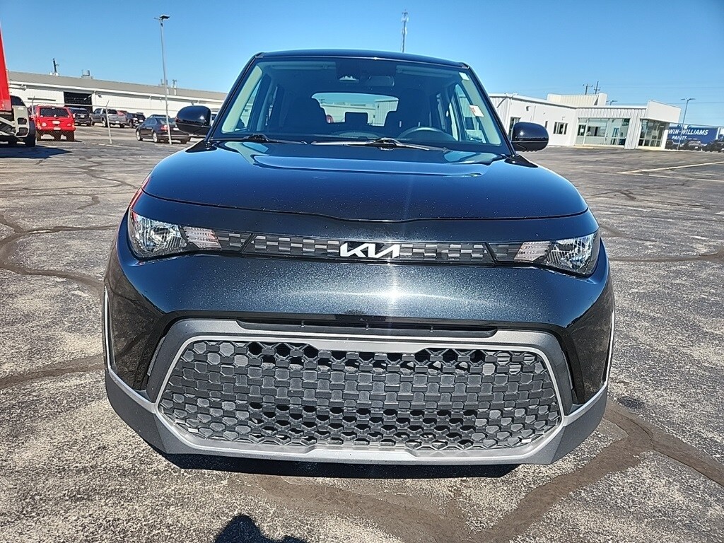 2024 Kia Soul LX photo 2