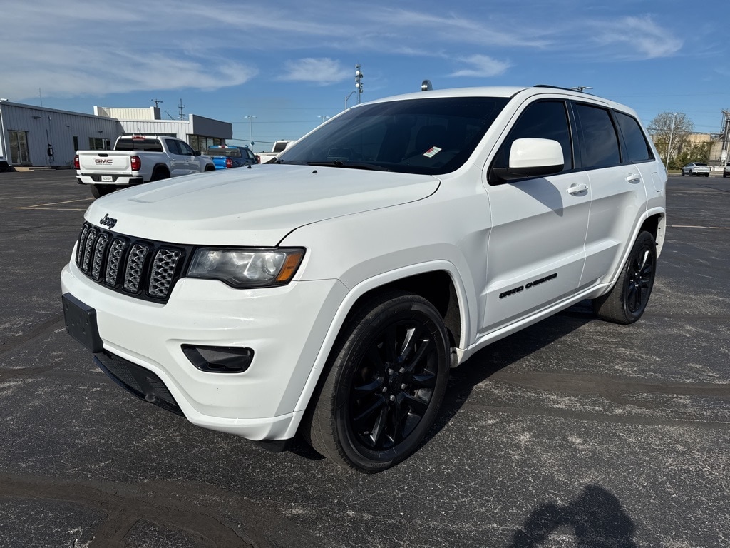 Used 2017 Jeep Grand Cherokee Altitude SUV