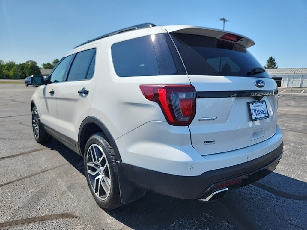 2016 Ford Explorer Sport photo 2