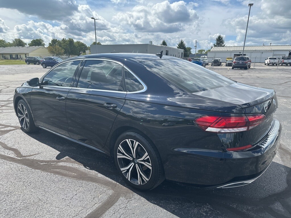 2022 Volkswagen Passat 2.0T SE photo 2