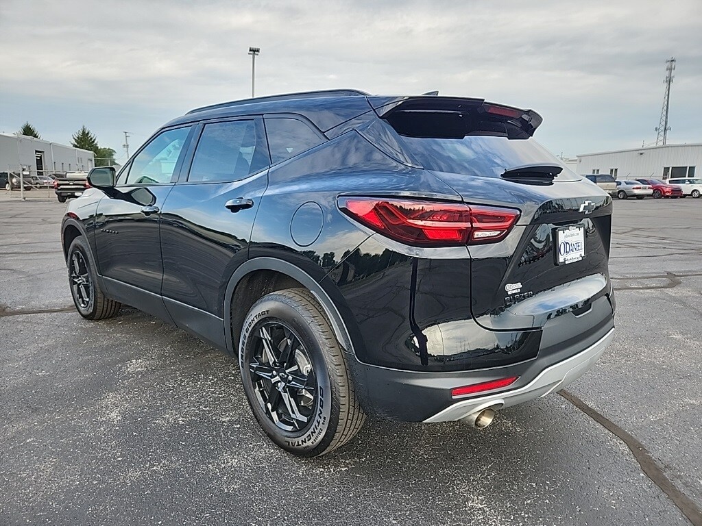 2023 Chevrolet Blazer 2LT photo 2
