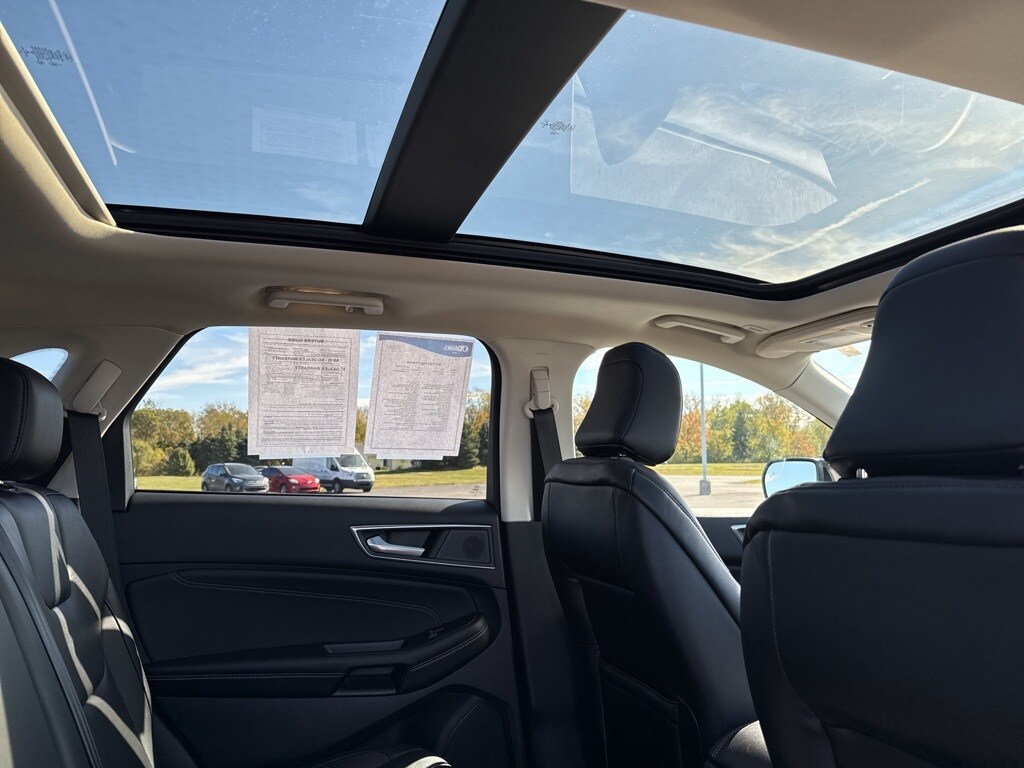 2022 Ford Edge Titanium photo 3