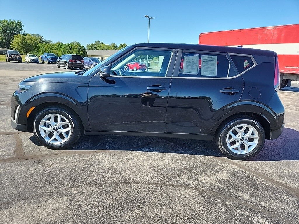 2024 Kia Soul LX photo 3