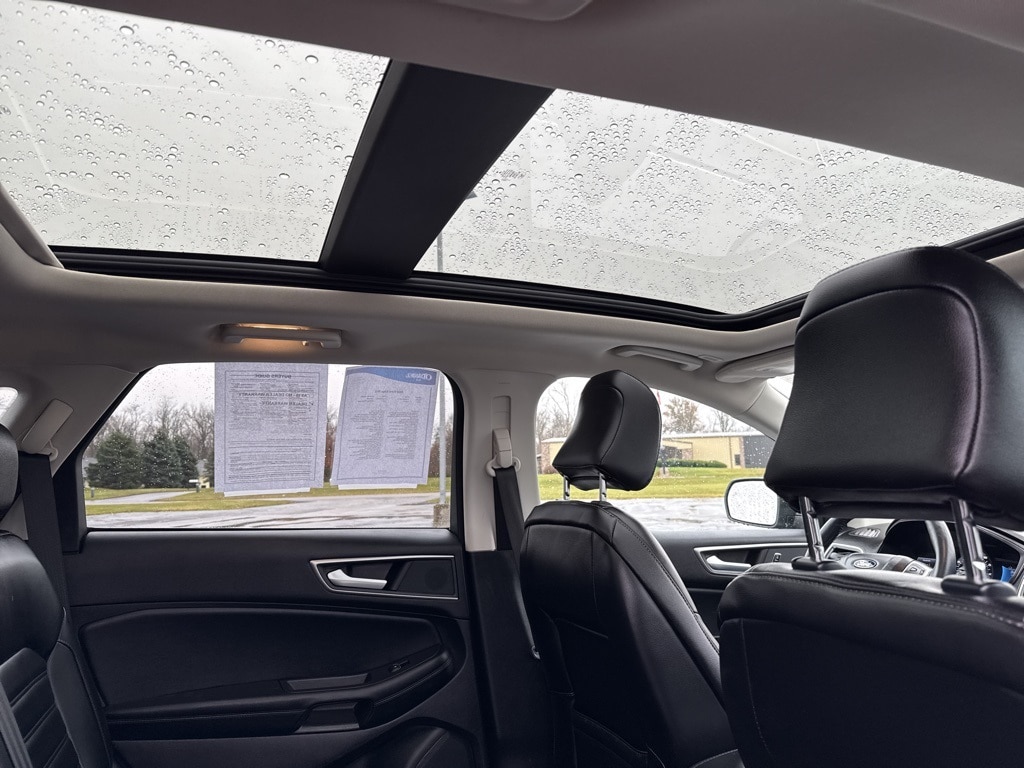 2024 Ford Edge SEL photo 2