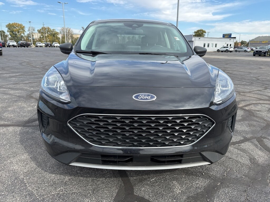 2022 Ford Escape Hybrid SE photo 2