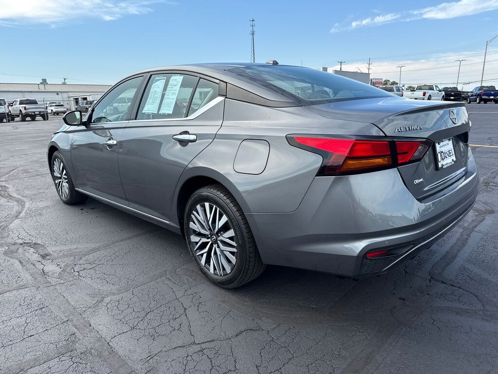 Used 2024 Nissan Altima 2.5 SV Sedan