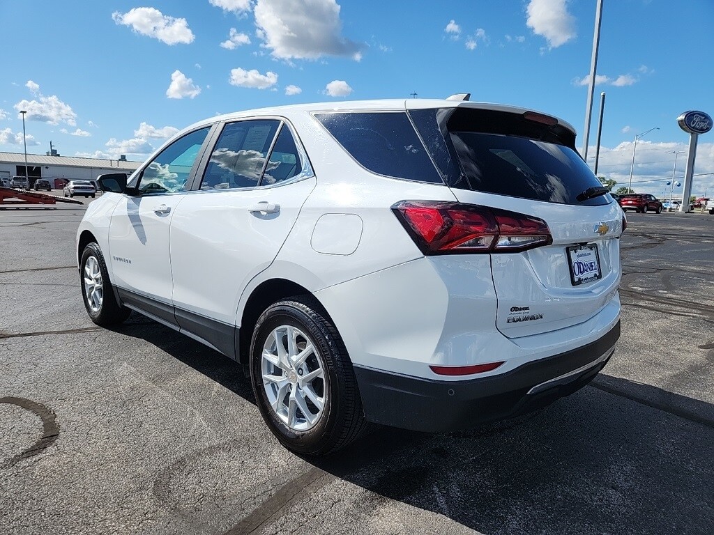 2024 Chevrolet Equinox LT photo 2