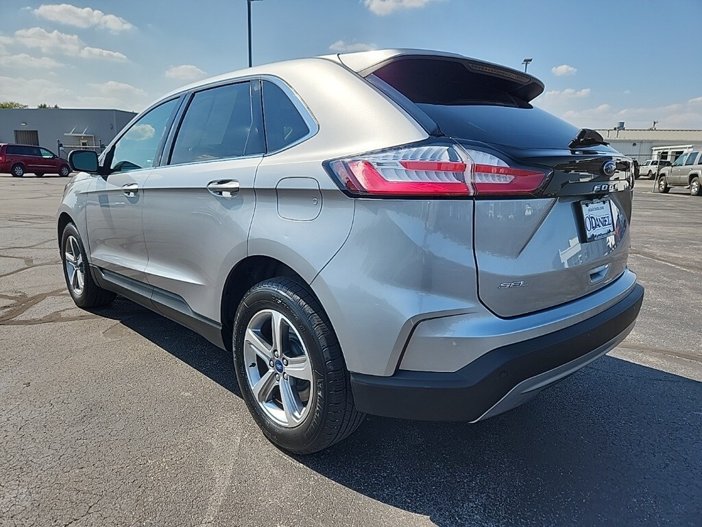 2022 Ford Edge SEL photo 2