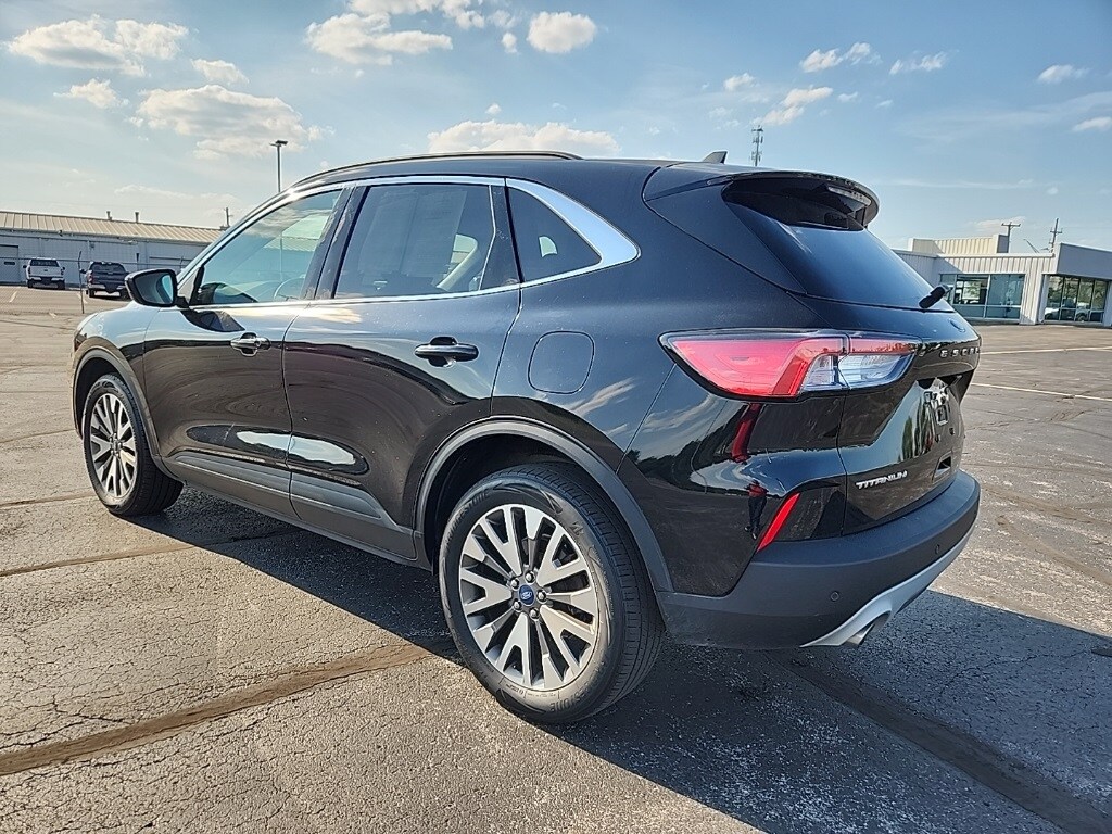 2022 Ford Escape Titanium photo 2