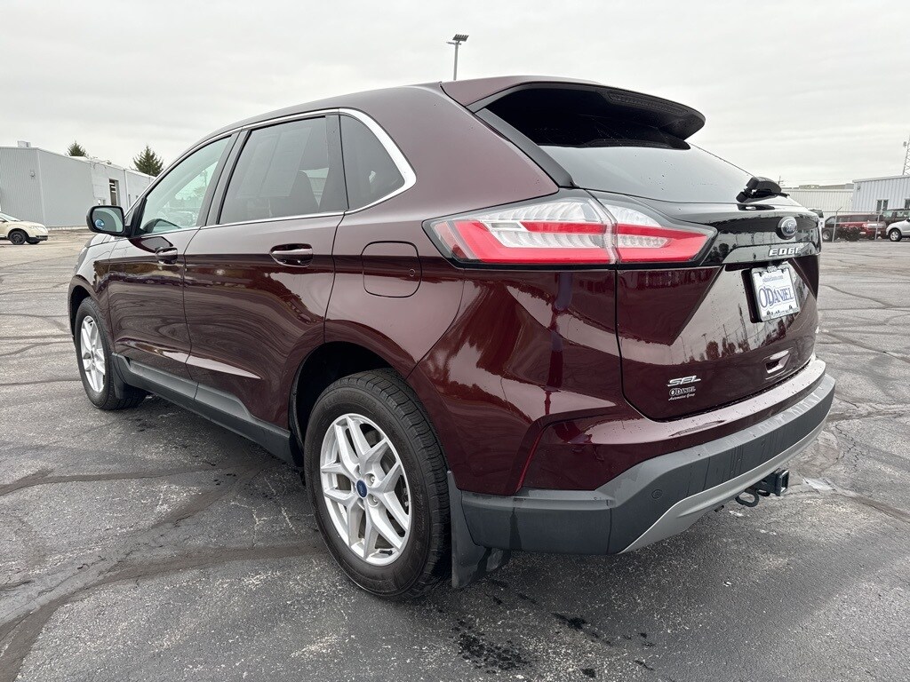 2022 Ford Edge SEL photo 2