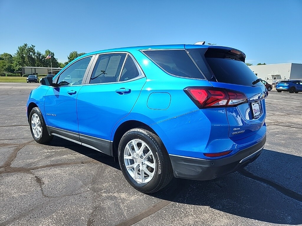 2024 Chevrolet Equinox LT photo 2