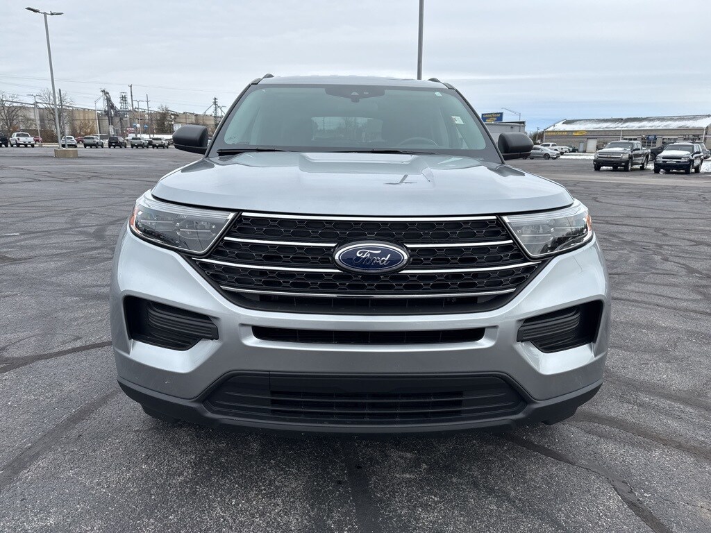2023 Ford Explorer XLT photo 3