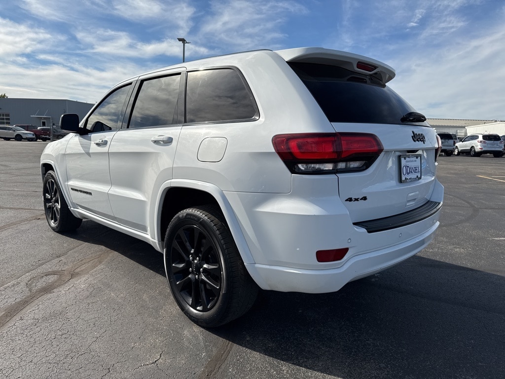 Used 2017 Jeep Grand Cherokee Altitude SUV