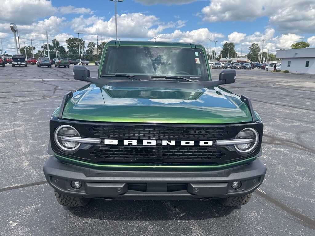 2025 Ford Bronco Outer Banks photo 2