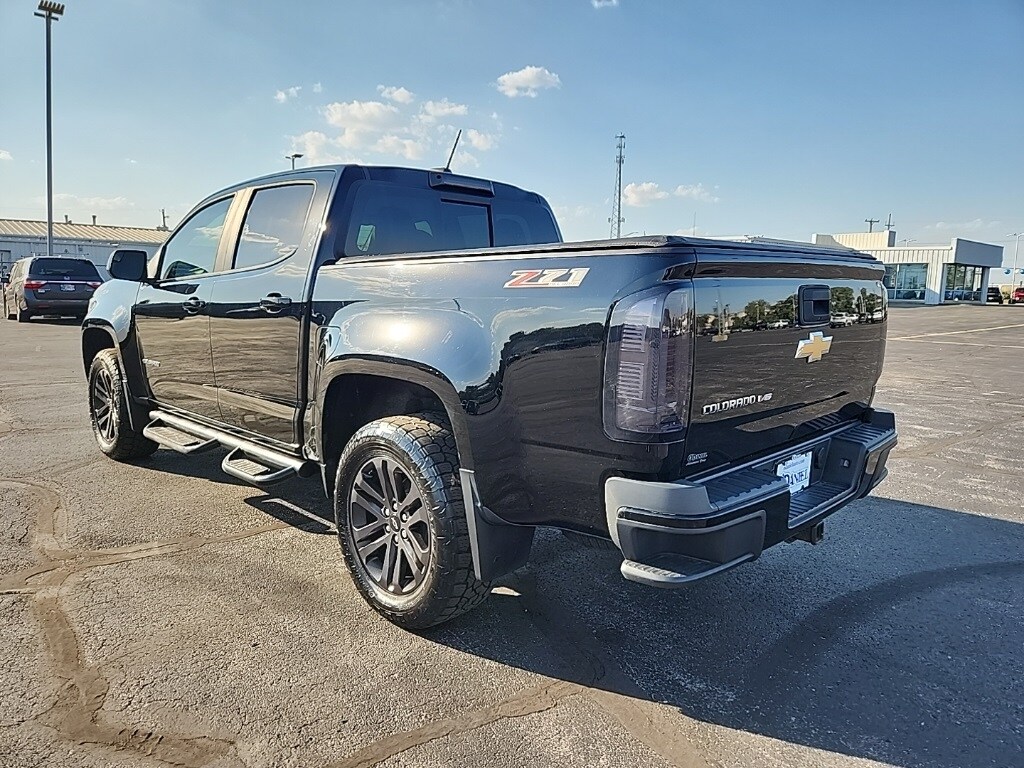 2017 Chevrolet Colorado Z71 photo 2