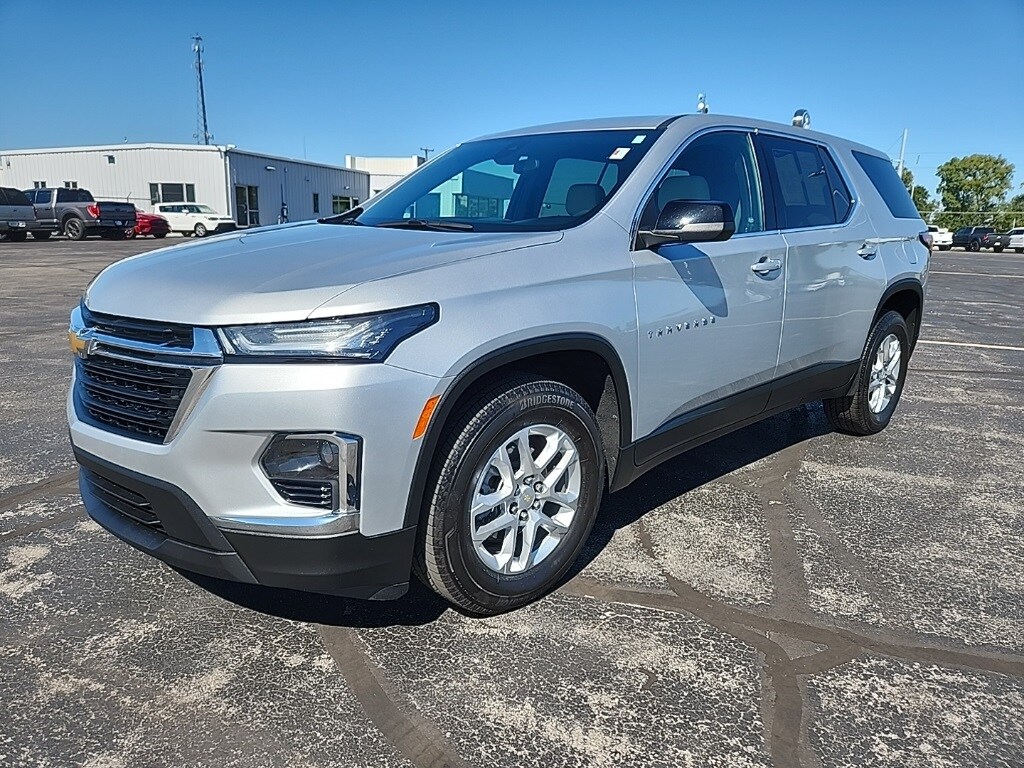 2022 Chevrolet Traverse LS photo 4
