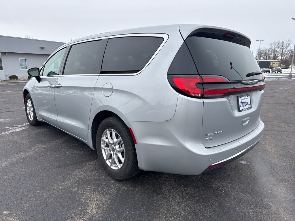 Used 2024 Chrysler Pacifica Touring L Van Passenger Van
