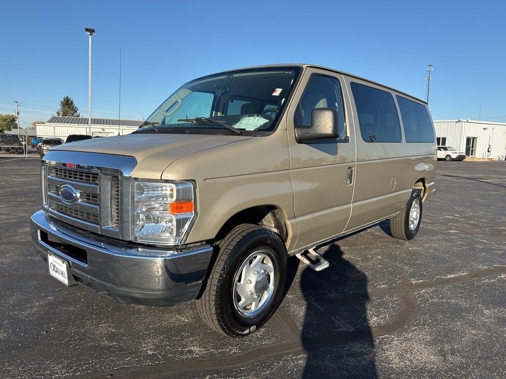 2012 Ford E-350 XLT photo 2