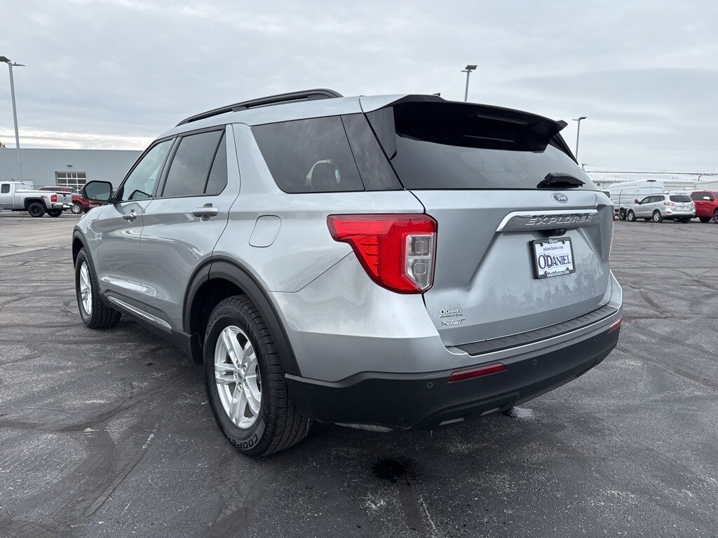 2023 Ford Explorer XLT photo 2