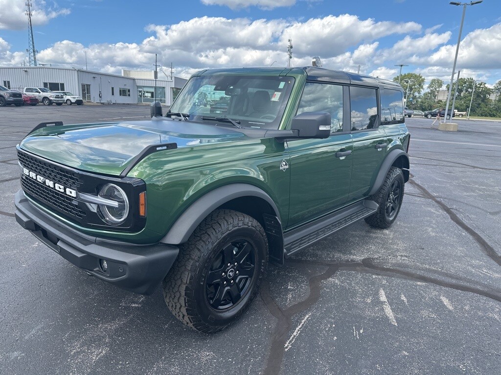 2025 Ford Bronco Outer Banks photo 3