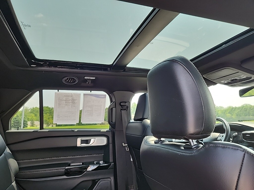 2022 Ford Explorer ST photo 3