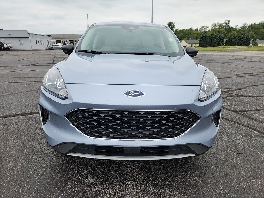 2022 Ford Escape SE photo 2
