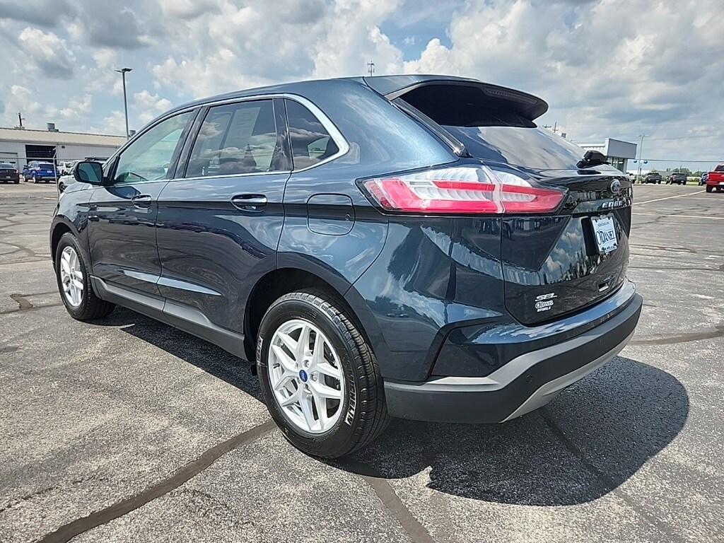 2022 Ford Edge SEL photo 2