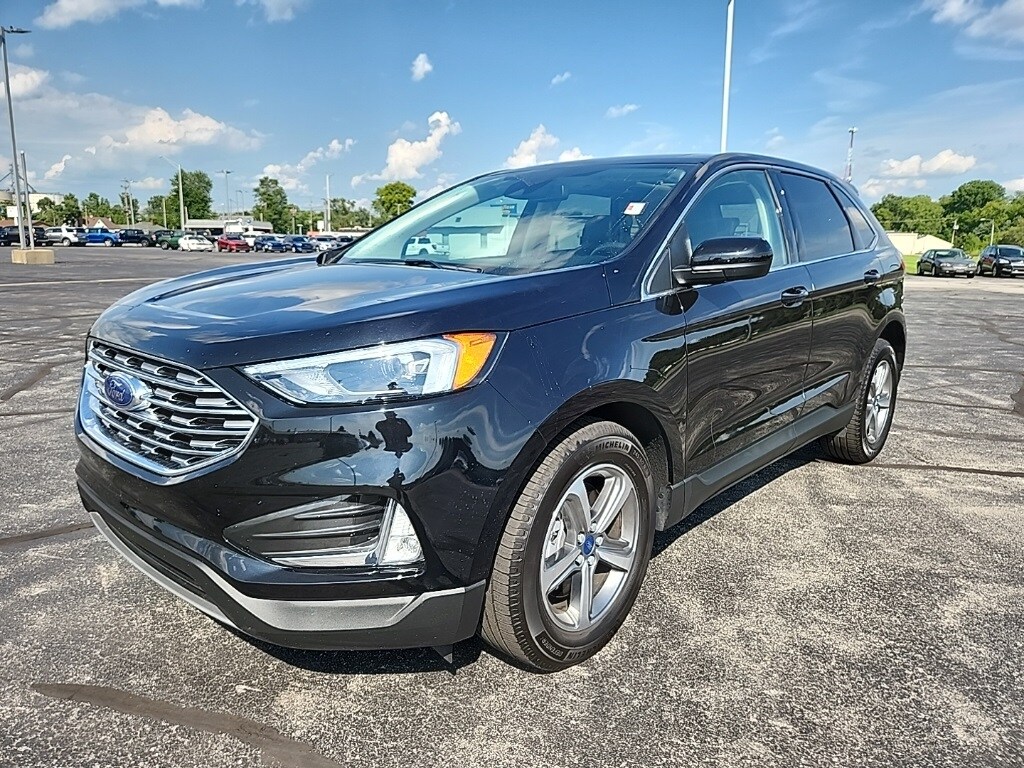 2022 Ford Edge SEL photo 3