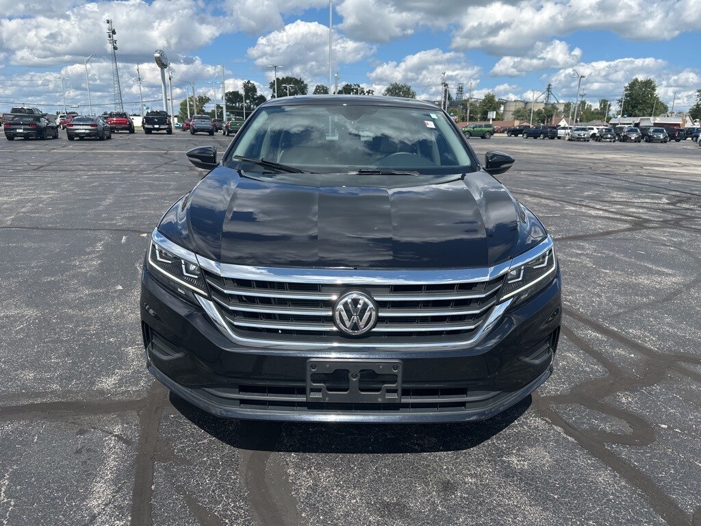 2022 Volkswagen Passat 2.0T SE photo 3