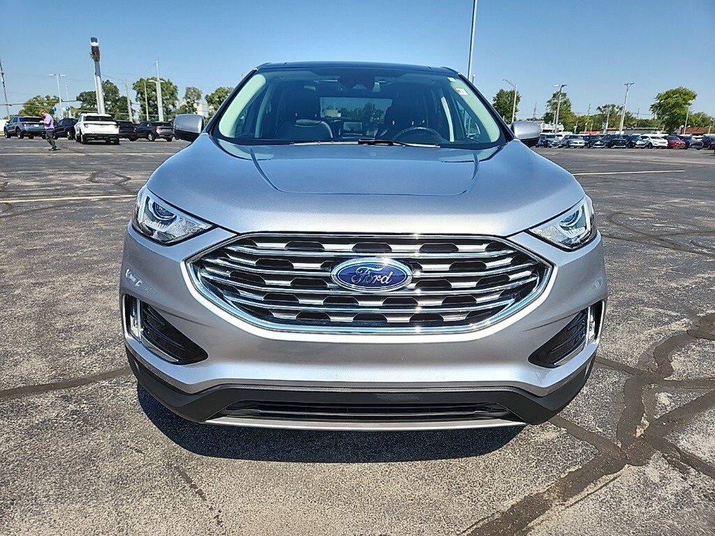 2022 Ford Edge SEL photo 4