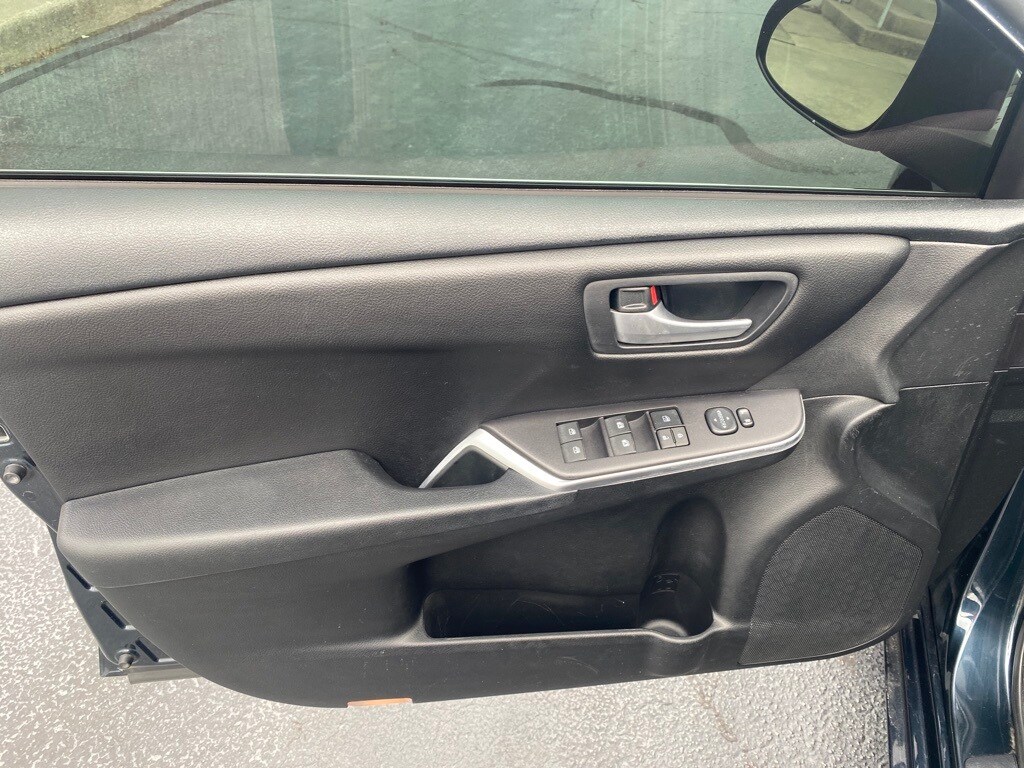 2016 Toyota Camry Hybrid photo 3