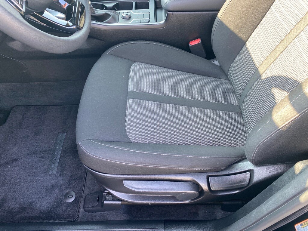2022 Kia Sorento LX photo 3