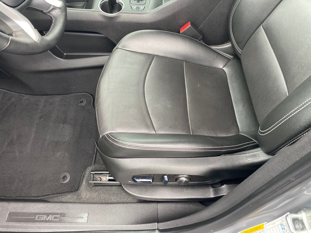 2024 Gmc Terrain SLT photo 2