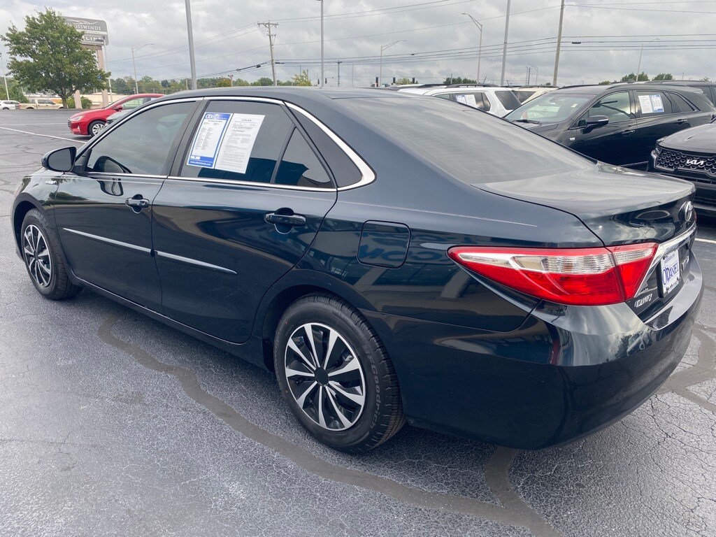 2016 Toyota Camry Hybrid photo 2