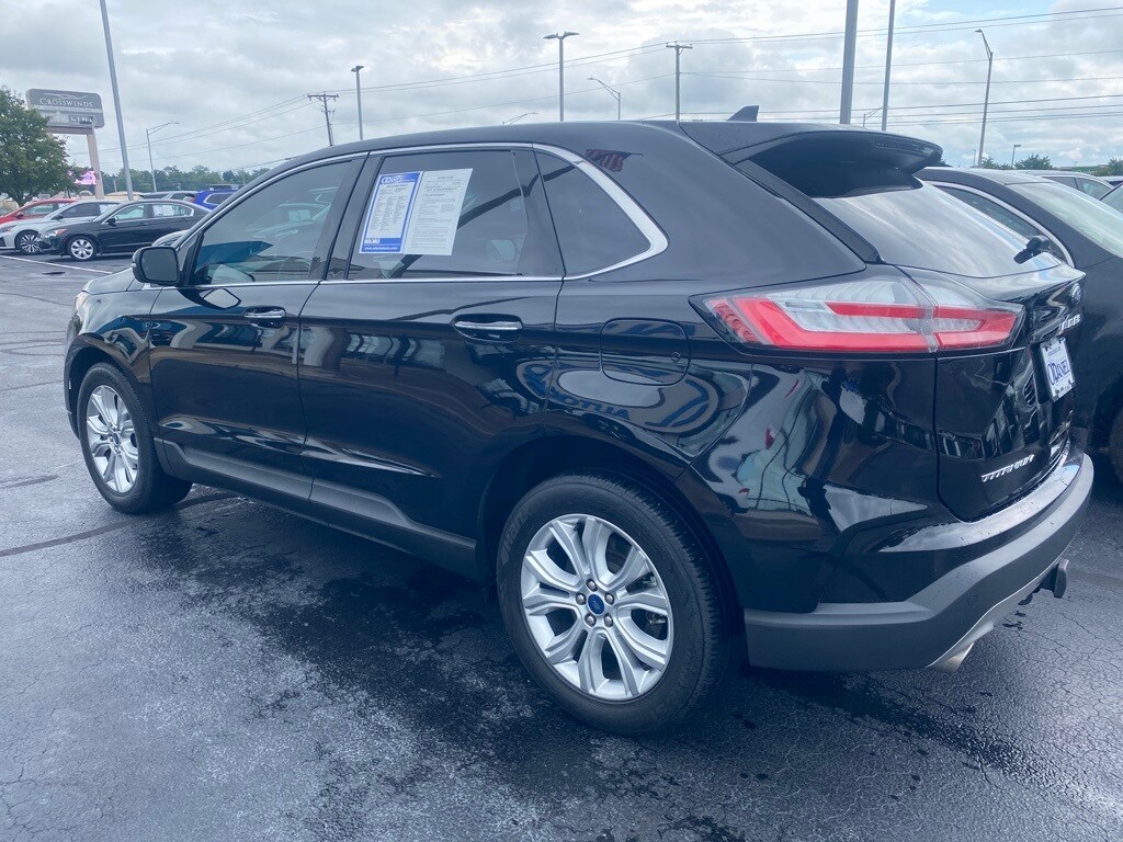 2022 Ford Edge Titanium photo 2
