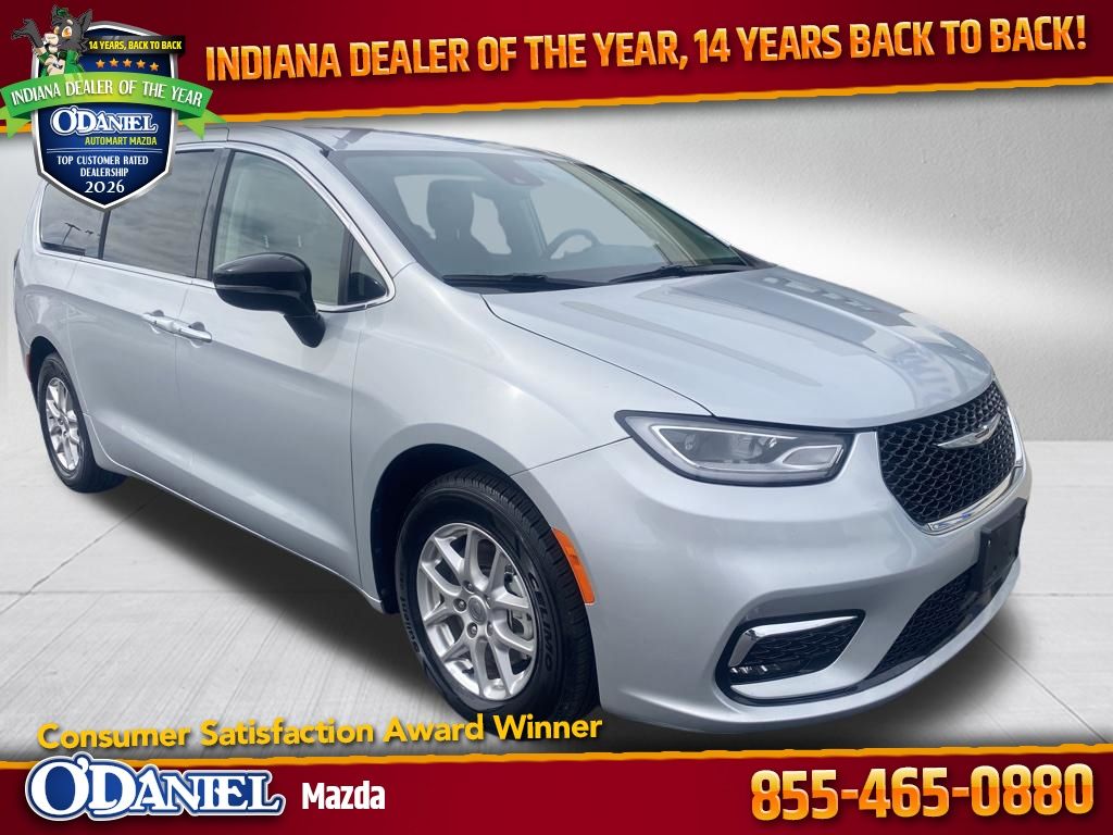 2024 Chrysler Pacifica Touring L's photo