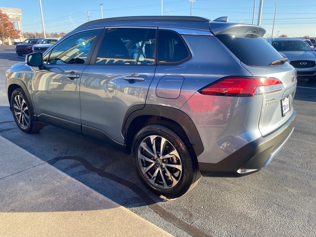 2024 Toyota Corolla Cross XLE photo 2