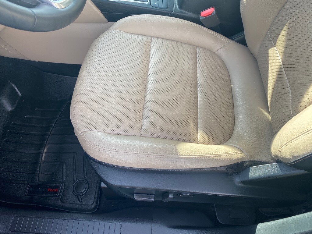 2022 Ford Escape Titanium Hybrid photo 4