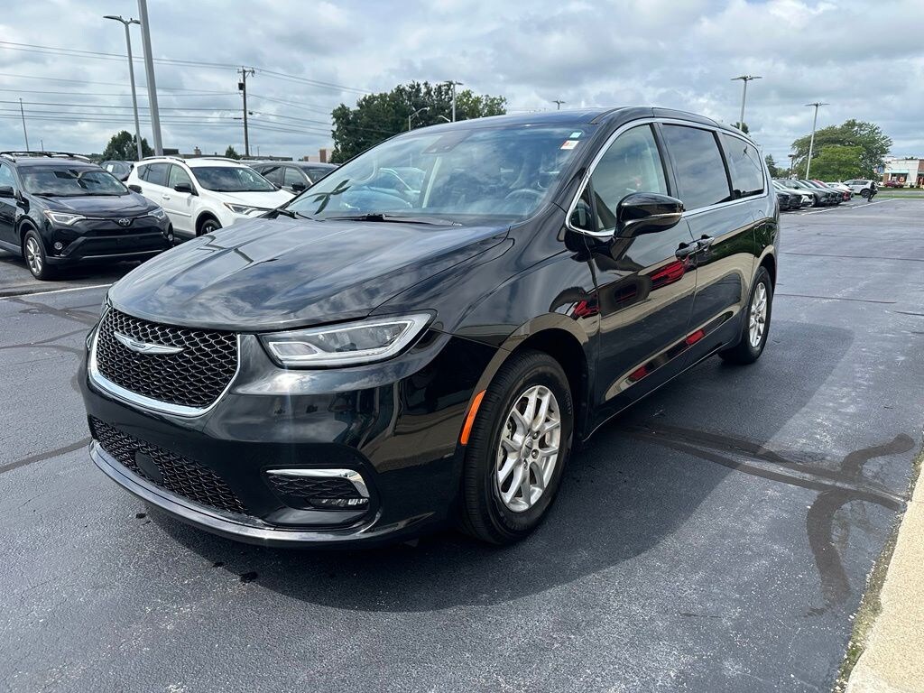 Used 2024 Chrysler Pacifica Touring L Van Passenger Van