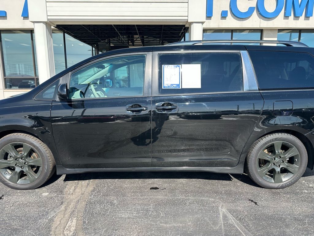 Used 2011 Toyota Sienna SE with VIN 5TDXK3DC0BS117804 for sale in Fort Wayne, IN