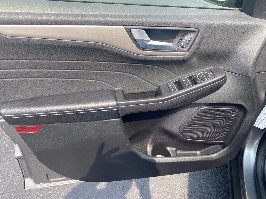 2022 Ford Escape SEL photo 3