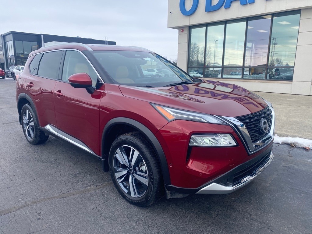 2023 Nissan Rogue Platinum's photo