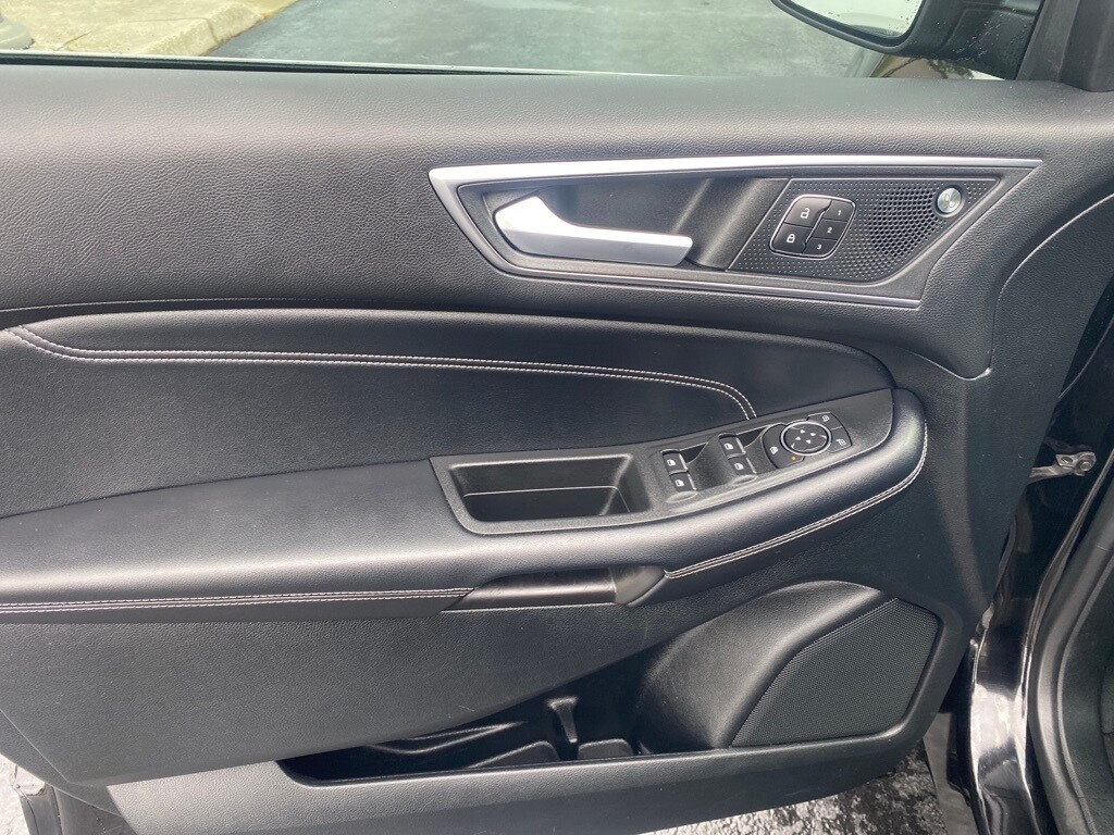 2022 Ford Edge Titanium photo 3