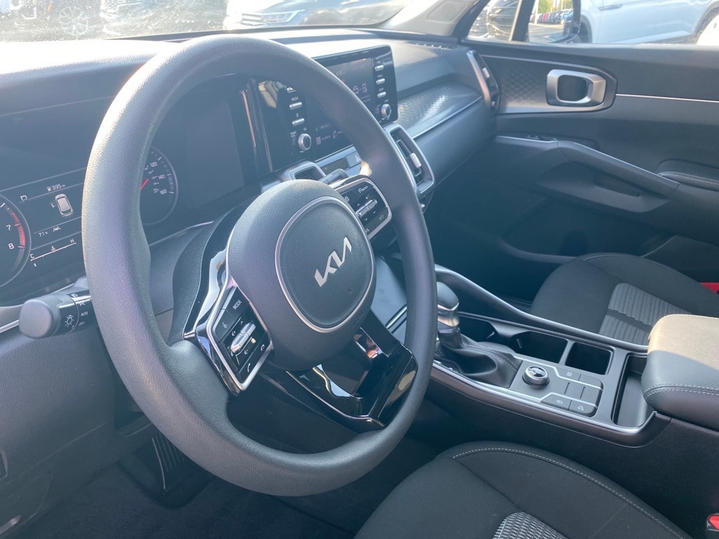 2022 Kia Sorento LX photo 4