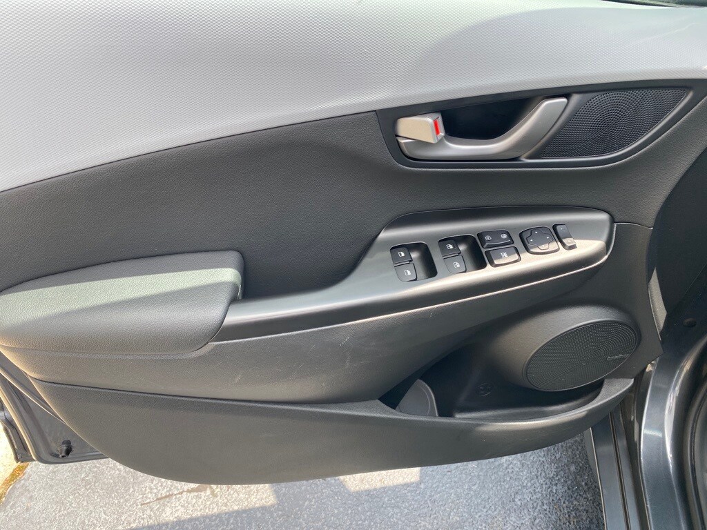 2021 Hyundai Kona Limited photo 3