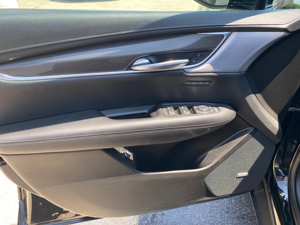 2021 Cadillac XT5 Sport photo 3
